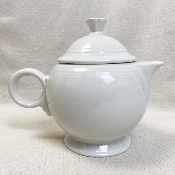 Vintage 1980s White Fiesta Ware Teapot, Homer Laughlin, USA, 5 cup capacity - Picture 2 of 8